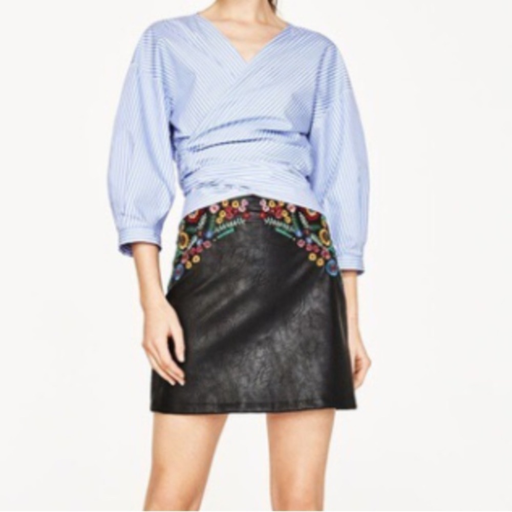 ZARA Basic Collection floral embroidered faux leather mini skirt black Sz S